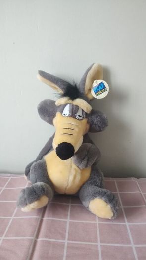 Vintage Wile E. Coyote plush toy by Playmakers