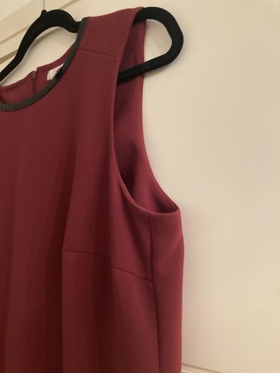 Esprit Burgundy Pinny