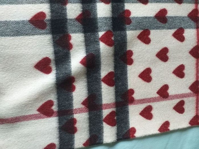 Bnwt Burberry Sold Out Heart Scarf