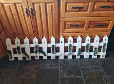 5ft Long Christmas Border Fence
