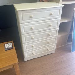 chest of drawers