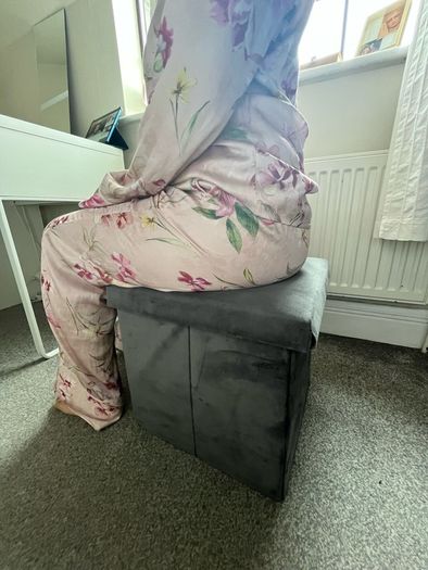 Storage stool / chair with storage