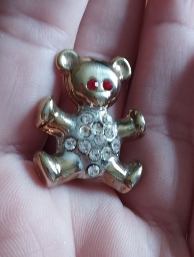 Cute bear brooch with rhinestones.
