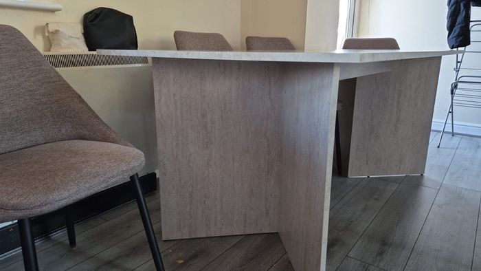 Table for 6 people