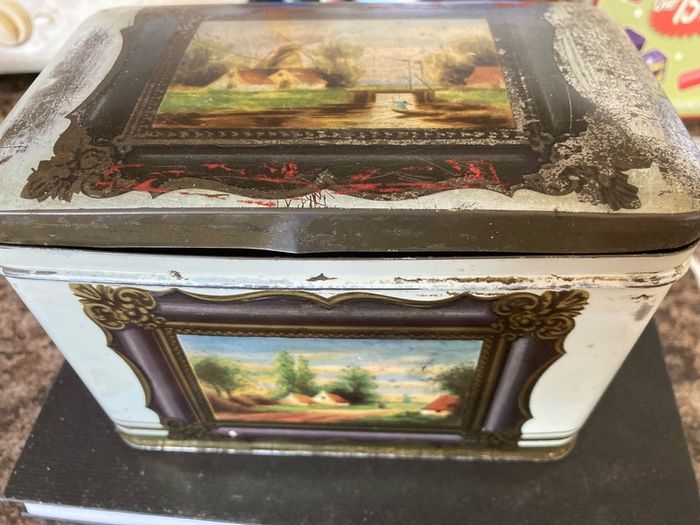 Huntleys & Palmers Biscuits Tin. (Old)