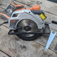 Saber 1200W Circular Saw, in good condition