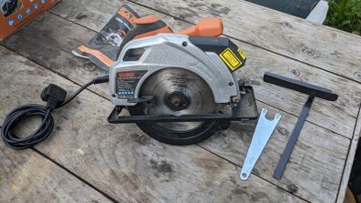 Saber 1200W Circular Saw, in good condition