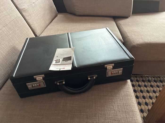 MONOLITH Leather look expandable attache case