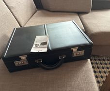 MONOLITH Leather look expandable attache case