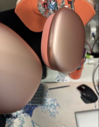 AirPods Max as new