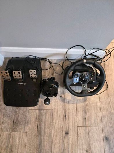 X box steering wheel with pedals and gear stick
