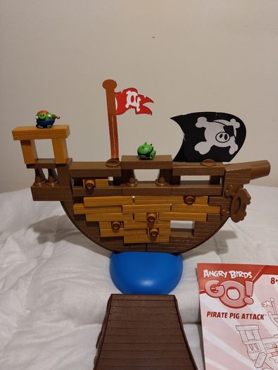 Angry Birds Go! Jenga Pirate Pig Attack Game
