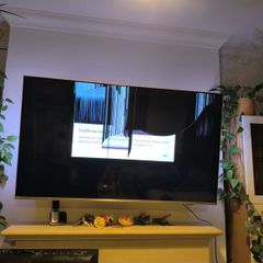 Philips 58" 4K Ambilight Smart TV 58PUS8507/12 cracked screen