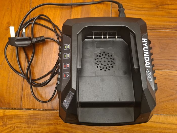 Hyundai Battery Charger
