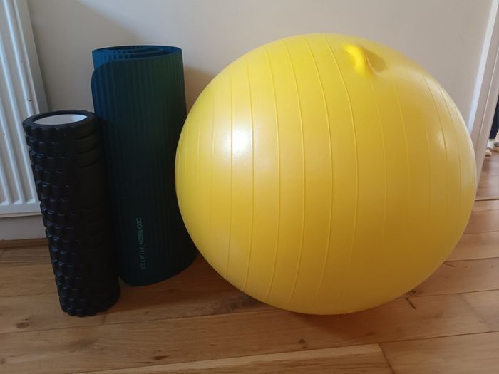 Gym ball (exercises, yoga, pilates), roller and mat