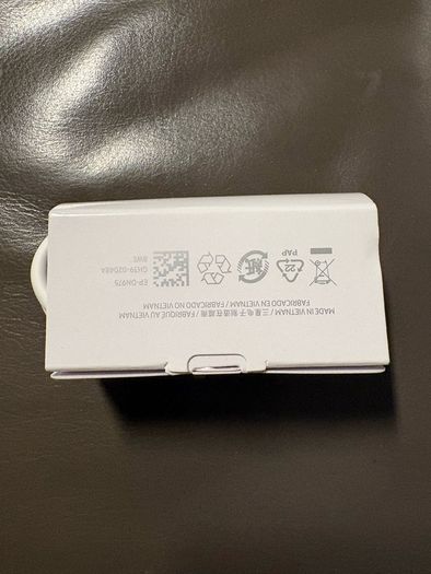 Brand new Samsung fast charger 45W Plug and C type cable