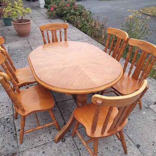 Oak table and 6 chairs