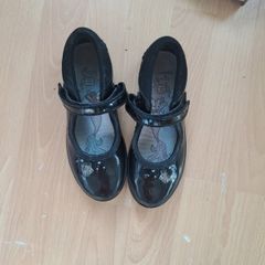 Girls school shoes Size 2F