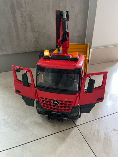 BRUDER grab truck with crane