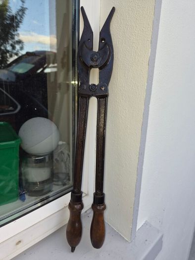 old world war  2 fence  cutters