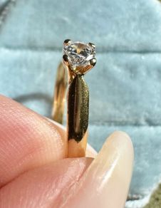 18 ct gold Solitaire ring