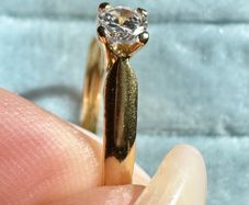 18 ct gold Solitaire ring
