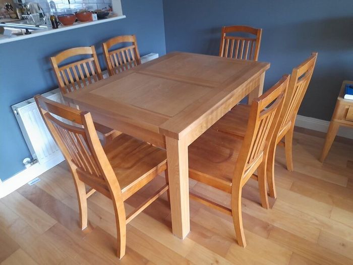 Solid Oak Dining Table with 6 Solid Oak Chairs