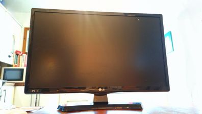 LG TV 22" with Remote / Power cable.  Only E79