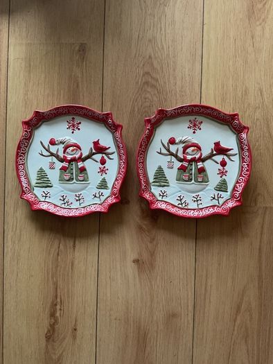 2 Christmas plates