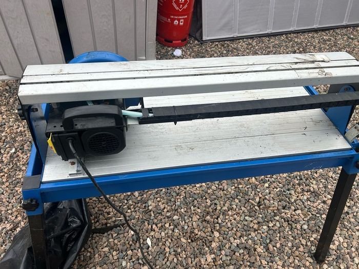 wet tile cutter