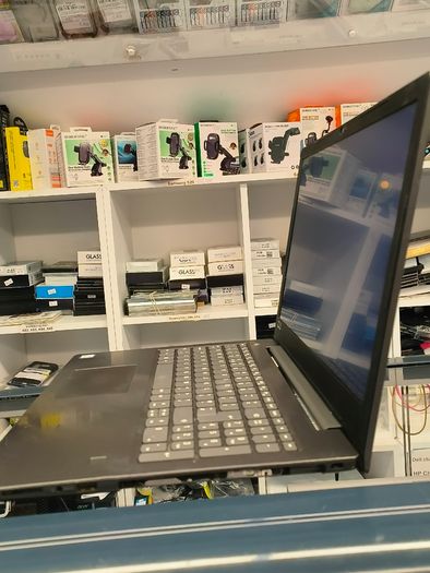 Lenovo V330-15 Intel Core i5 8th Gen 15.6" 8GB RAM 256GB SSD Windows 11 Pro