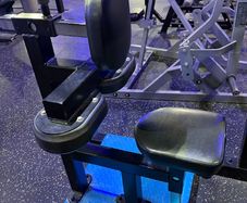 Plate loaded lateral pulldown