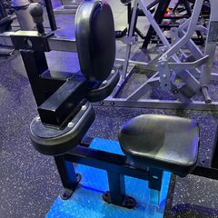 Plate loaded lateral pulldown