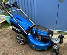 Lawn mower (360 zero turn Hyundai)