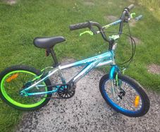 18 Inch Glitch bike, Metallic Blue, with Helmet