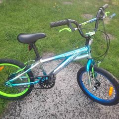 18 Inch Glitch bike, Metallic Blue, with Helmet