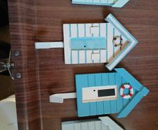 4 Wooden Beachhouses with Hooks