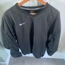 Nike light weight running top Image 2