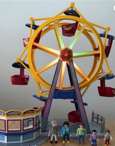 Playmobil Ferris Wheel - Lights up with figures included