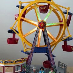 Playmobil Ferris Wheel - Lights up with figures included