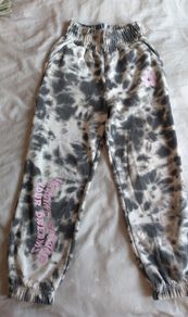 Tracksuit bottoms age 8-9
