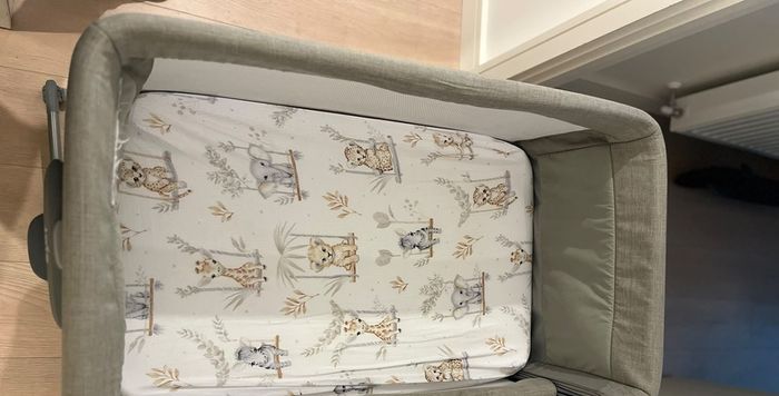 Joie Roomie Glide Bedside Crib free delivery !