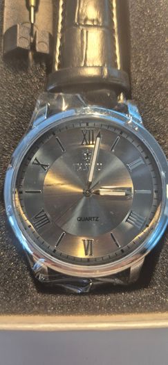 Taxau men's quartz wristwatch - new with box