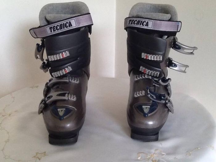 TECNICA Women's Ski Boots Shoes Size UK 6/ EU 39