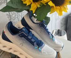 ladies trainers  on clouds