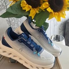 ladies trainers  on clouds