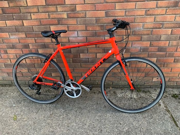 28 Inch Giant Escape hybrid bike