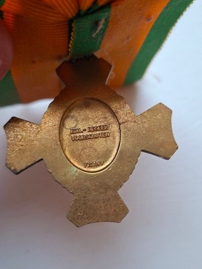 Netherlands: Commemorative War Cross 1940-1945, on original ribbon mount