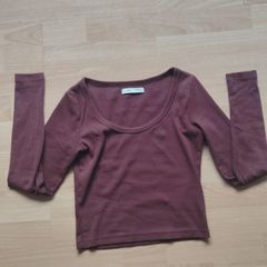 Long sleeved crop-top