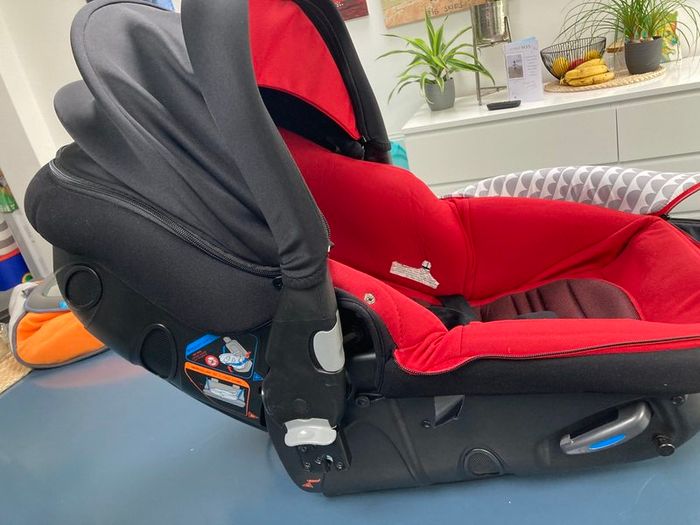 Jane Matrix Light 2 Luxe - Red - 2 in 1 Group 0/0+ Car Seat & Carrycot